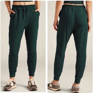 Beyond Yoga Spacedye Commuter Midi Jogger - Midnight Green Heather / M